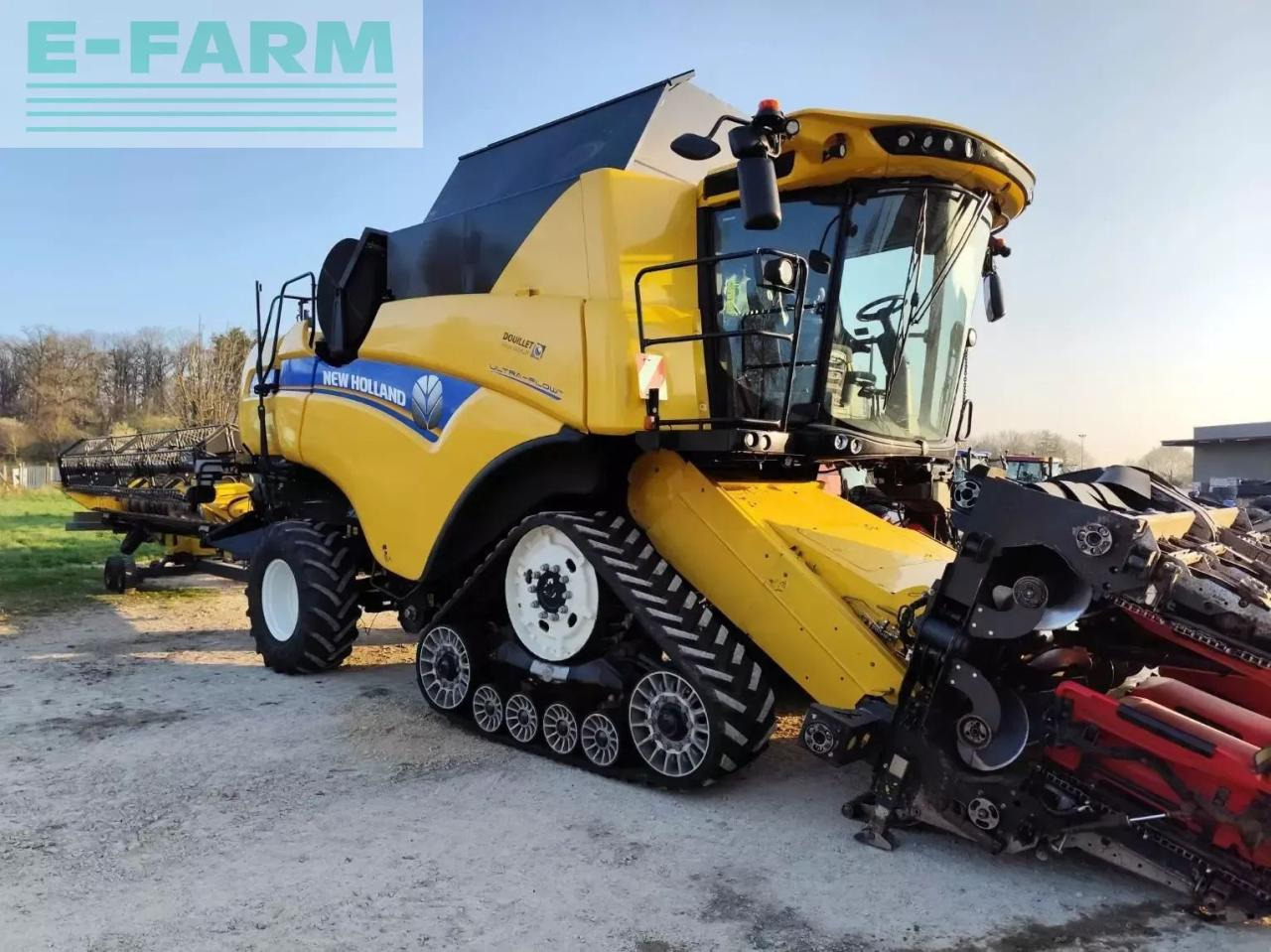 New Holland cx8.80smarttrax - 联合收割机:图4 New Holland cx8.80smarttrax - 联合收割机:图4