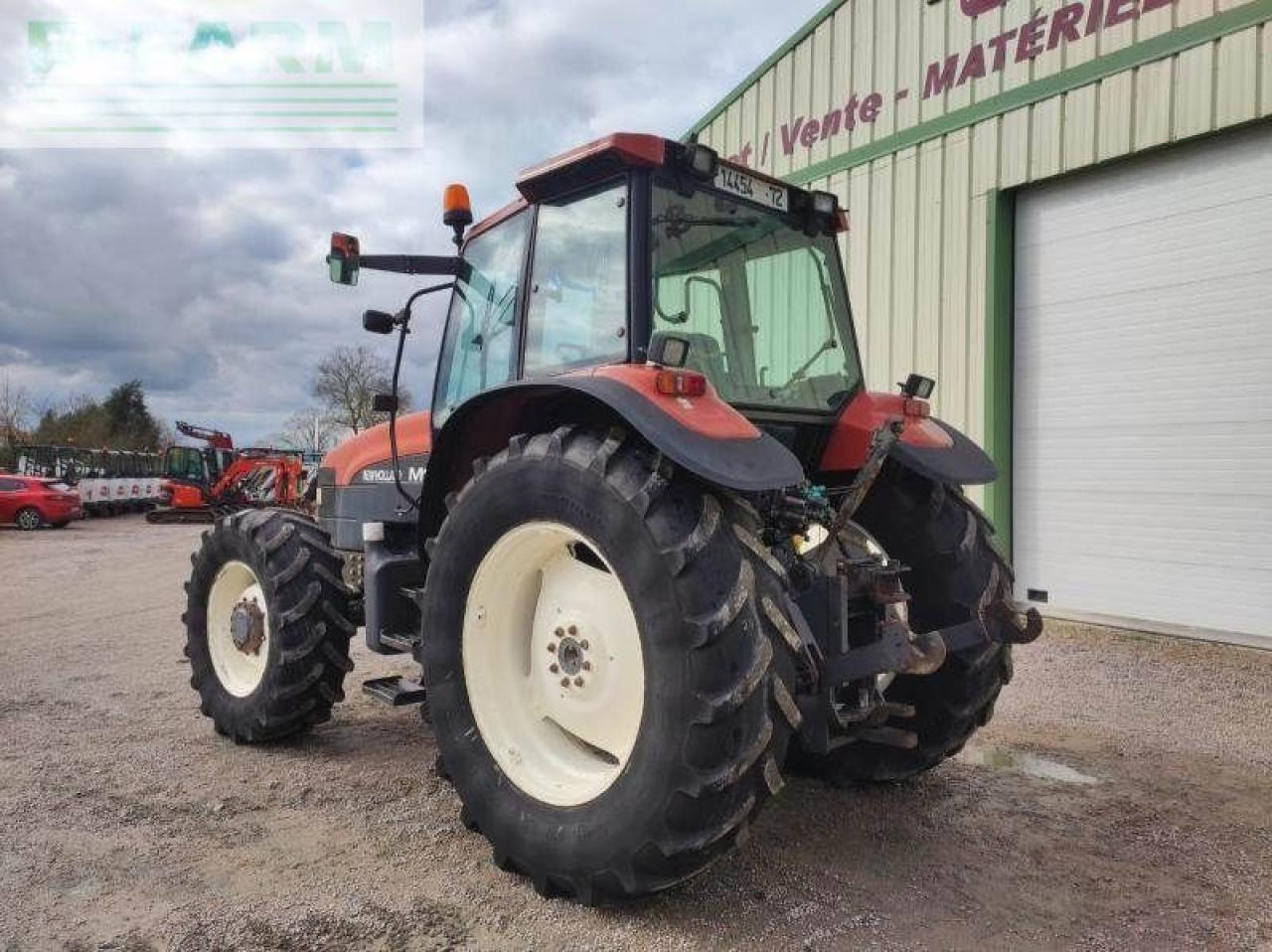 New Holland m100 - 拖拉机:图2 New Holland m100 - 拖拉机:图2