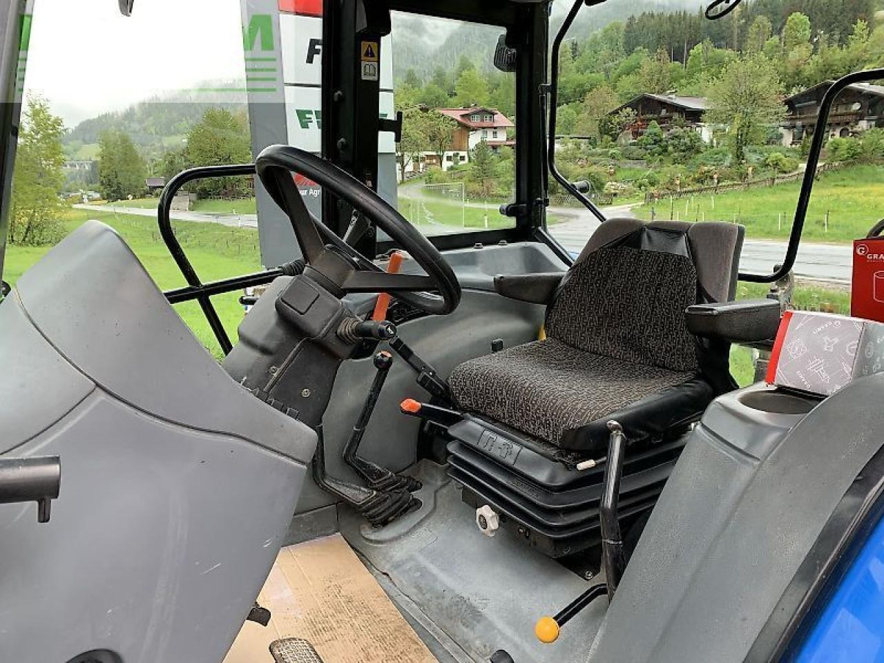 拖拉机 New Holland tl 70 a + hauer frontlader A:图12 拖拉机 New Holland tl 70 a + hauer frontlader A:图12