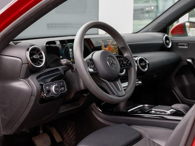 MERCEDES-BENZ A 180 Style,Autom.,8 fach Bereift - 轿车:图4 MERCEDES-BENZ A 180 Style,Autom.,8 fach Bereift - 轿车:图4