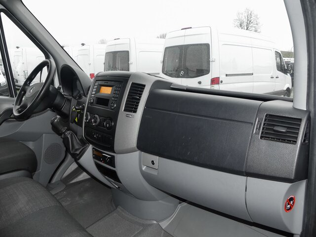 MERCEDES-BENZ Sprinter 311 CDI DOKA Pritsche,AHK,Standheizung - 平板货车, 康比货车:图2 MERCEDES-BENZ Sprinter 311 CDI DOKA Pritsche,AHK,Standheizung - 平板货车, 康比货车:图2