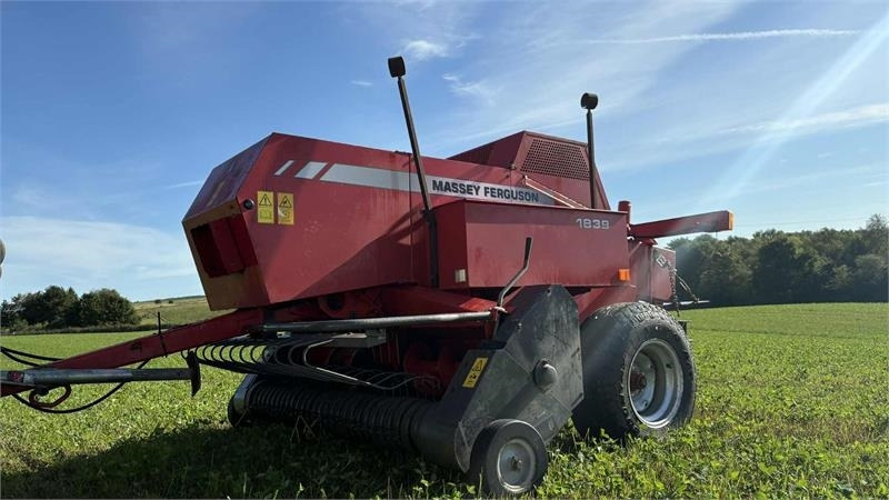 Massey Ferguson 1839 Småballe presser - 包膜机:图1 Massey Ferguson 1839 Småballe presser - 包膜机:图1