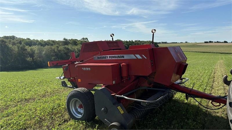 Massey Ferguson 1839 Småballe presser - 包膜机:图2 Massey Ferguson 1839 Småballe presser - 包膜机:图2