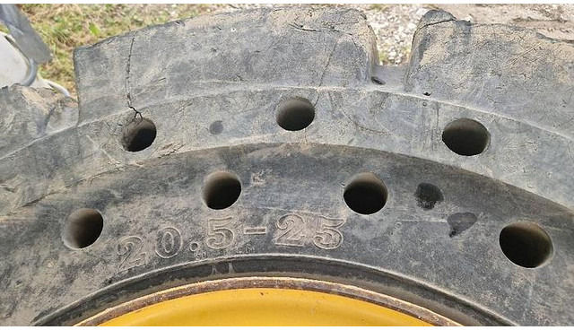 Big Vollgummi Räder 20,5 x 25 mit Volvo Felgen - 轮胎:图5 Big Vollgummi Räder 20,5 x 25 mit Volvo Felgen - 轮胎:图5