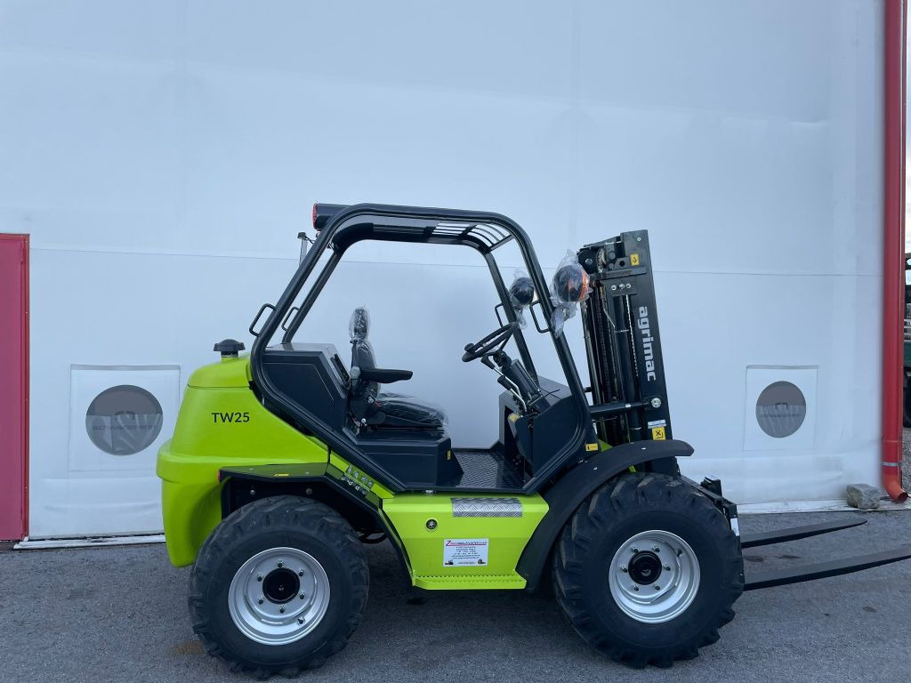 Agrimac TW25 - 越野叉车:图1 Agrimac TW25 - 越野叉车:图1