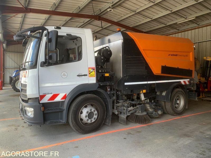 BALAYEUSE COMPOSÉE D'UN PORTEUR MERCEDES ET D'UN SYSTÈME DE BALAYAGE SCHMIDT - 道路清扫机:图1 BALAYEUSE COMPOSÉE D'UN PORTEUR MERCEDES ET D'UN SYSTÈME DE BALAYAGE SCHMIDT - 道路清扫机:图1