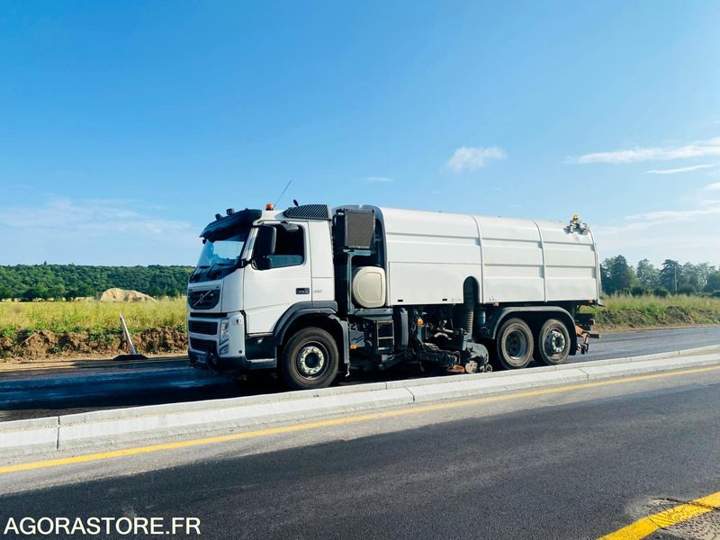 BALAYEUSE VOLVO BLANC 6 ROUES - ANNEE 2013 - 245000KMS - 道路清扫机:图1 BALAYEUSE VOLVO BLANC 6 ROUES - ANNEE 2013 - 245000KMS - 道路清扫机:图1