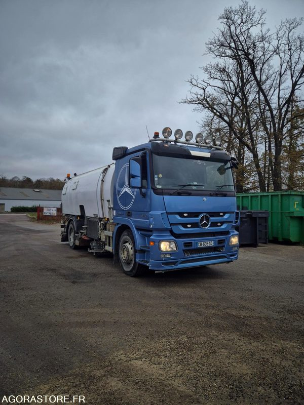 Balayeuse Eurovoirie Optifant 70 TA THP - 道路清扫机:图2 Balayeuse Eurovoirie Optifant 70 TA THP - 道路清扫机:图2