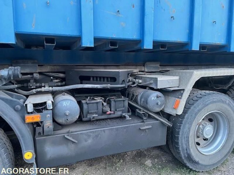 CAMION 8X4 RENAULT KERAX 420 DCI 2002 395000 KM - 牵引车:图5 CAMION 8X4 RENAULT KERAX 420 DCI 2002 395000 KM - 牵引车:图5