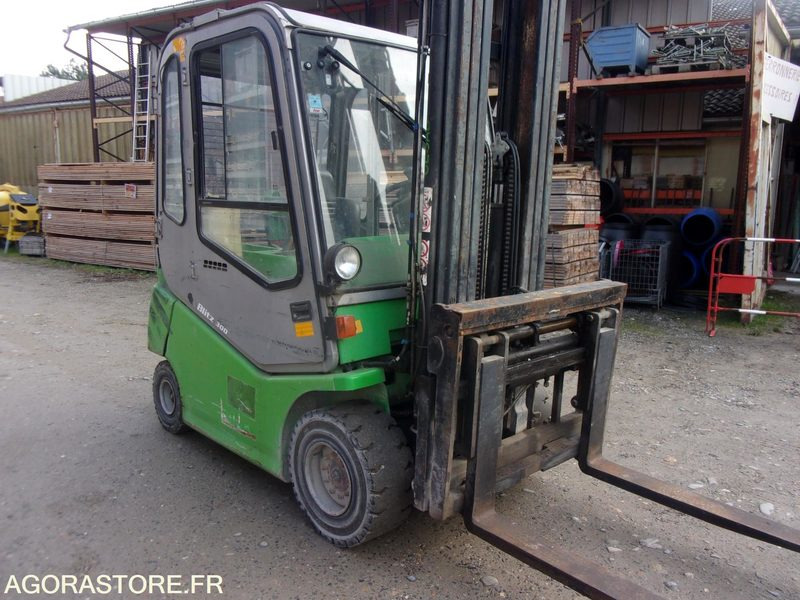 CHARIOT ÉLÉVATEUR 3 TONNES POSITIONNEUR DE FOURCHES ELECTRIQUE CESAB - 电动叉车:图1 CHARIOT ÉLÉVATEUR 3 TONNES POSITIONNEUR DE FOURCHES ELECTRIQUE CESAB - 电动叉车:图1