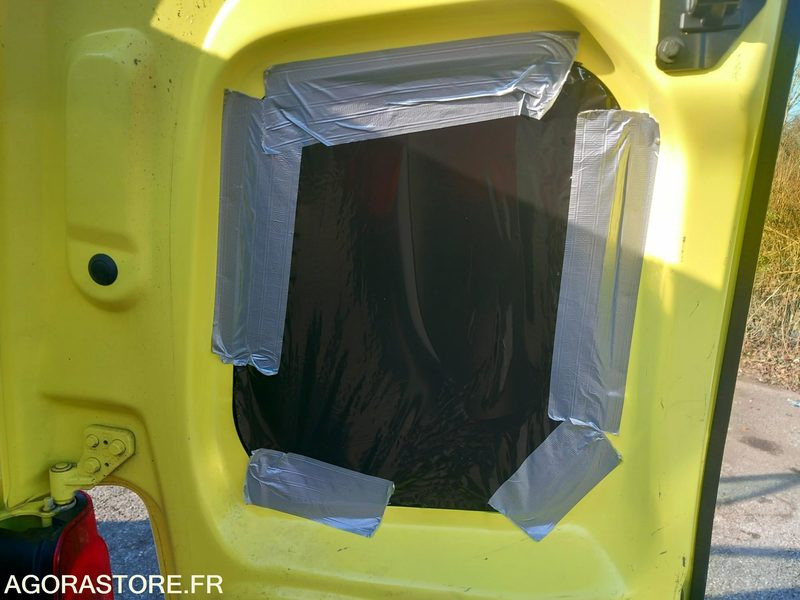 CITROËN BERLINGO VU BLUE HDI100 ETG6 (FC0115) - 紧凑型面包车:图4 CITROËN BERLINGO VU BLUE HDI100 ETG6 (FC0115) - 紧凑型面包车:图4