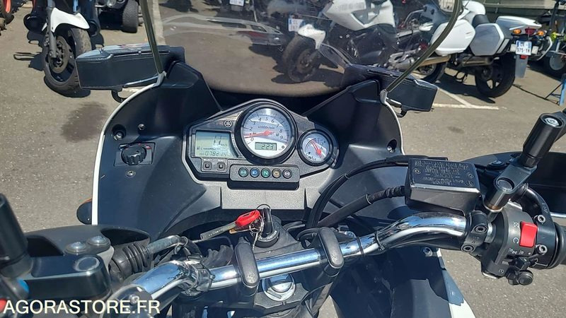 CV 632 MQ - YAMAHA TDM 900 - 2013 - 78214KM - 摩托车:图4 CV 632 MQ - YAMAHA TDM 900 - 2013 - 78214KM - 摩托车:图4