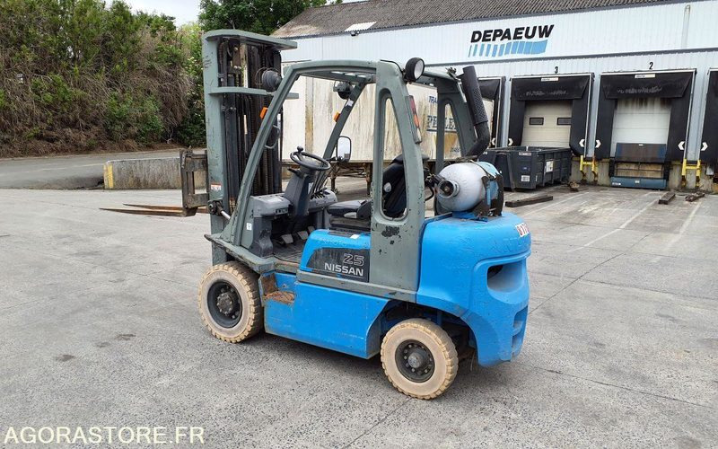Chariot élévateur frontal GAZ Nissan 2827 heures Triplex UD02A25PQ - 3F550 - 液化石油气叉车:图2 Chariot élévateur frontal GAZ Nissan 2827 heures Triplex UD02A25PQ - 3F550 - 液化石油气叉车:图2