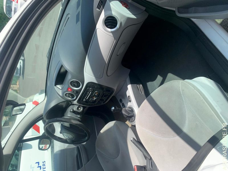 Citroen C 3 Phase 2 1.4 i GNV 75 cv - 汽车:图4 Citroen C 3 Phase 2 1.4 i GNV 75 cv - 汽车:图4