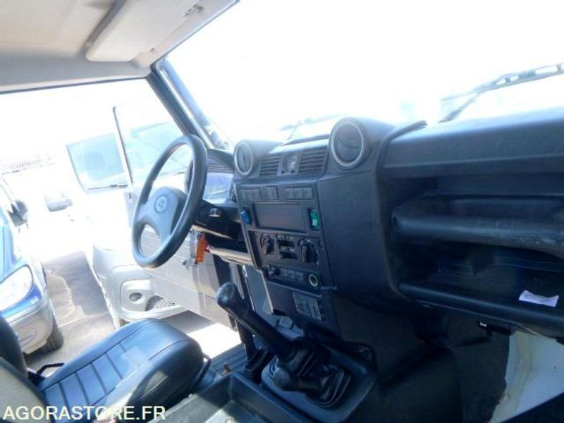DEFENDER -Land Rover - 2011 - 131 930km - 122ch - BON ETAT - 越野车:图4 DEFENDER -Land Rover - 2011 - 131 930km - 122ch - BON ETAT - 越野车:图4