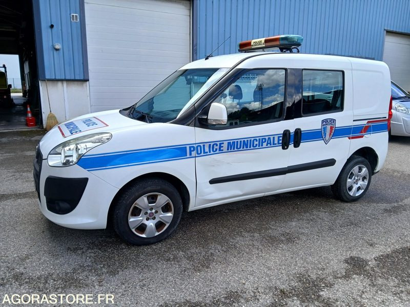 FIAT DOBLO C.1.3MTJ - 紧凑型面包车:图1 FIAT DOBLO C.1.3MTJ - 紧凑型面包车:图1