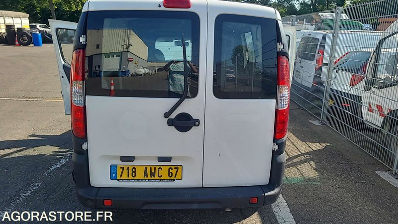 FIAT DOBLO CARGO - 2007 - 98427KM - 718 AWC 67 - 紧凑型面包车:图4 FIAT DOBLO CARGO - 2007 - 98427KM - 718 AWC 67 - 紧凑型面包车:图4