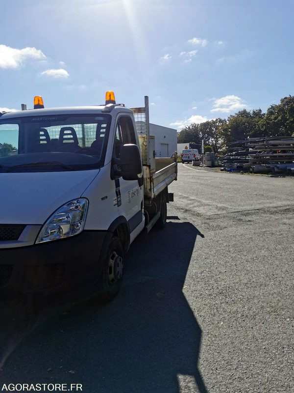 FOURGON BENNE - IVECO - DAILY 35C13 - 2011 / 264350 KM - BJ028EC - 翻斗货车:图3 FOURGON BENNE - IVECO - DAILY 35C13 - 2011 / 264350 KM - BJ028EC - 翻斗货车:图3