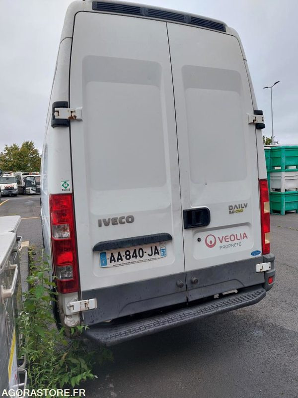 Fourgon IVECO Daily CNG- AA-840-JA - 176200 km (BARA - R51754) - 无侧窗厢式货车:图2 Fourgon IVECO Daily CNG- AA-840-JA - 176200 km (BARA - R51754) - 无侧窗厢式货车:图2