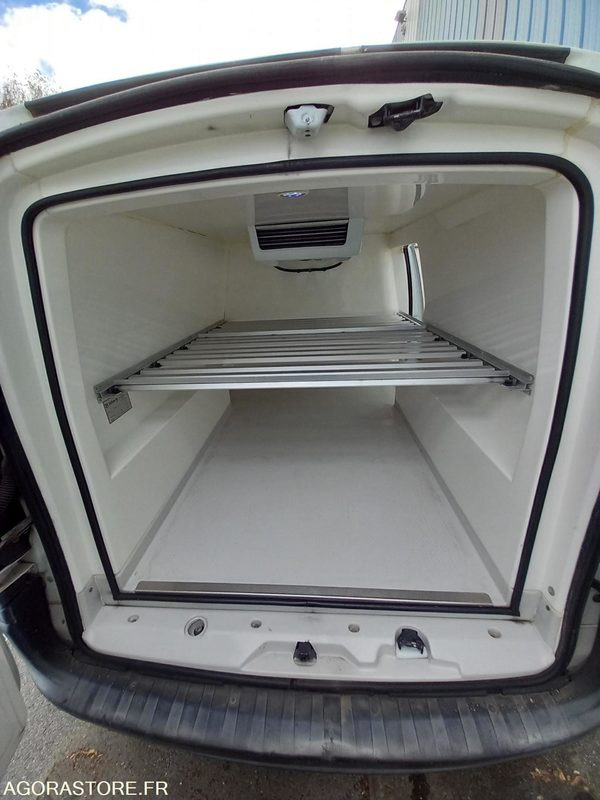 Fourgonnette frigorifique - RENAULT CN607VC - 紧凑型面包车:图5 Fourgonnette frigorifique - RENAULT CN607VC - 紧凑型面包车:图5