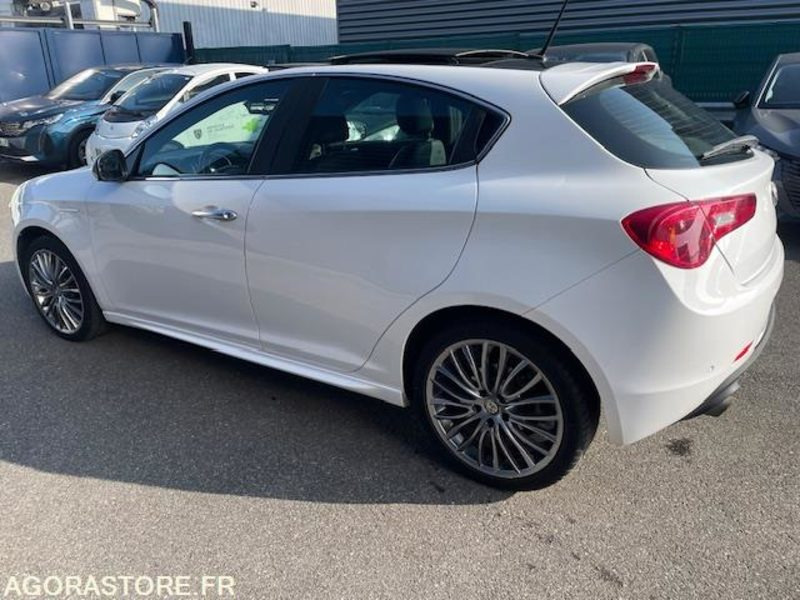 GIULIETTA LUSSO 1.4i TB 150cv S§S-12/2016-89360KM - 汽车:图2 GIULIETTA LUSSO 1.4i TB 150cv S§S-12/2016-89360KM - 汽车:图2