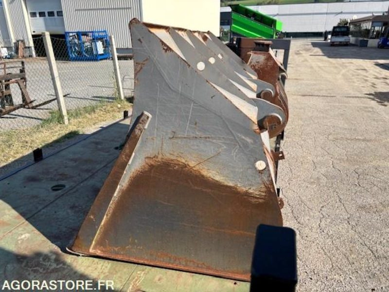 GODET DE CHARGEUR 2800 LITRES EN ATTACHE TYPE VOLVO - 装载机铲斗:图3 GODET DE CHARGEUR 2800 LITRES EN ATTACHE TYPE VOLVO - 装载机铲斗:图3