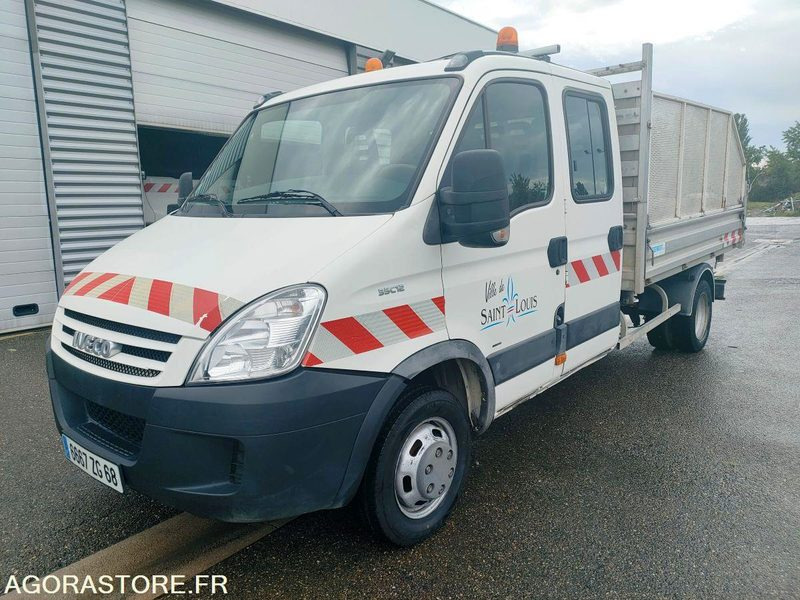 IVECO 35C12D - 无侧窗厢式货车:图1 IVECO 35C12D - 无侧窗厢式货车:图1
