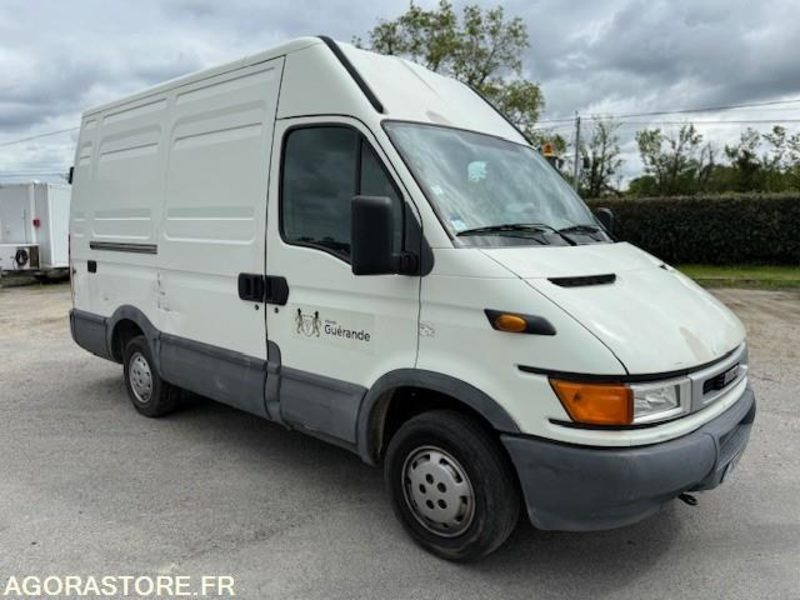 IVECO DAILY - 2003 - 173808KMS - 无侧窗厢式货车:图5 IVECO DAILY - 2003 - 173808KMS - 无侧窗厢式货车:图5