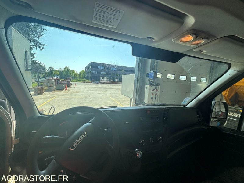 IVECO Daily 35C13 -  2015 / 277922 KM (GTM17063) - 无侧窗厢式货车:图5 IVECO Daily 35C13 -  2015 / 277922 KM (GTM17063) - 无侧窗厢式货车:图5