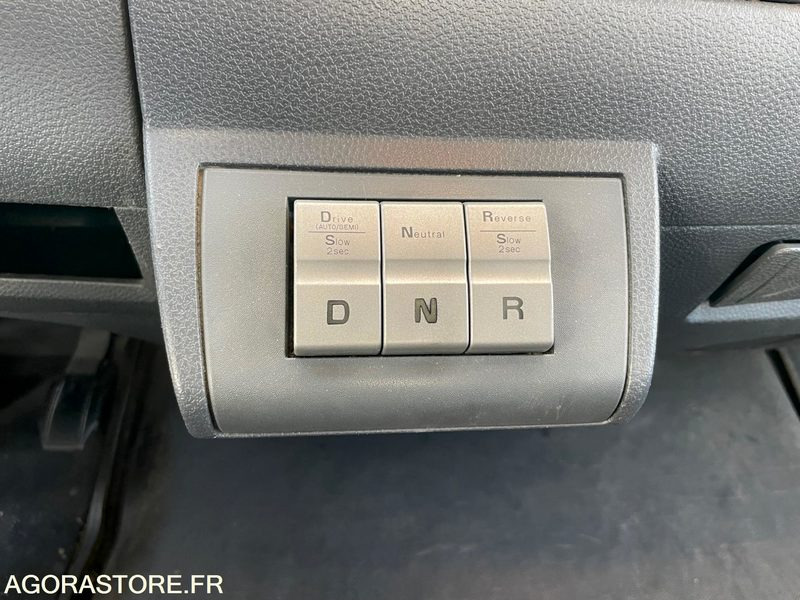 IVECO EUROCARGO PLATEAU - 2015 - 295 000KM - 栏板式/ 平板卡车:图4 IVECO EUROCARGO PLATEAU - 2015 - 295 000KM - 栏板式/ 平板卡车:图4