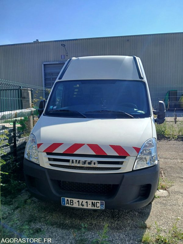 Iveco AB-141-NC - 道路清扫机:图1 Iveco AB-141-NC - 道路清扫机:图1