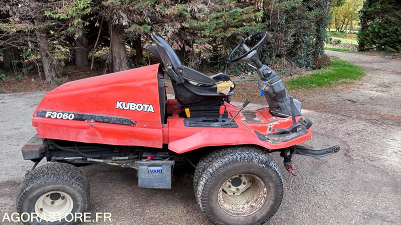 Kubota F3060 - 园林割草机:图1 Kubota F3060 - 园林割草机:图1