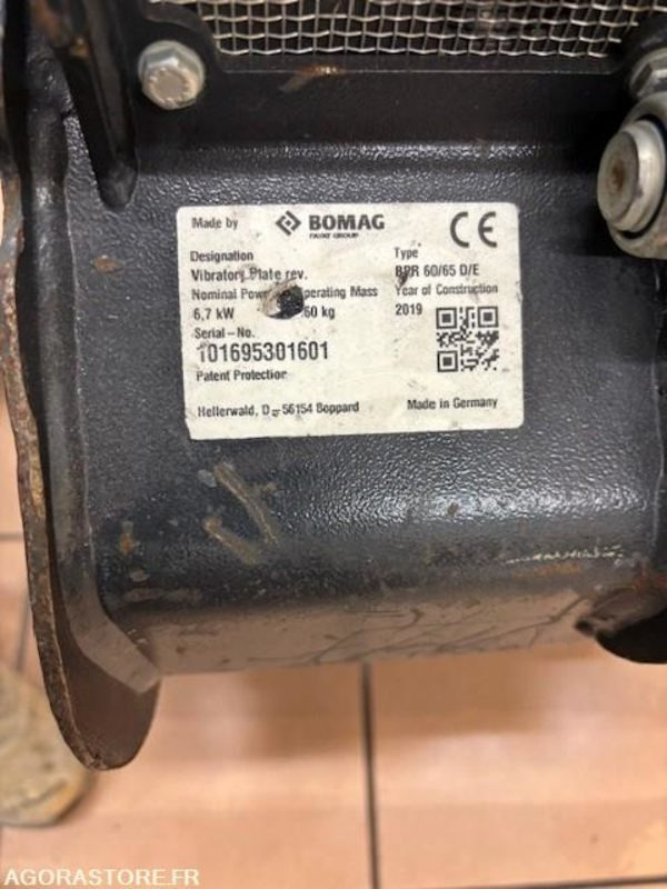 LOT DE 2 PLAQUES BOMAG BPR 60/65D/E ET BPR45/55D 2019 ET 2022 - 振动板:图1 LOT DE 2 PLAQUES BOMAG BPR 60/65D/E ET BPR45/55D 2019 ET 2022 - 振动板:图1