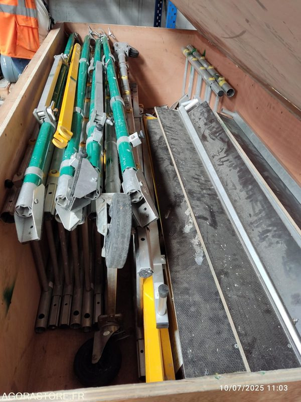 LOT DE 3 ECHAFFAUDAGES MACC ET COGNET - 工具/ 设备:图2 LOT DE 3 ECHAFFAUDAGES MACC ET COGNET - 工具/ 设备:图2