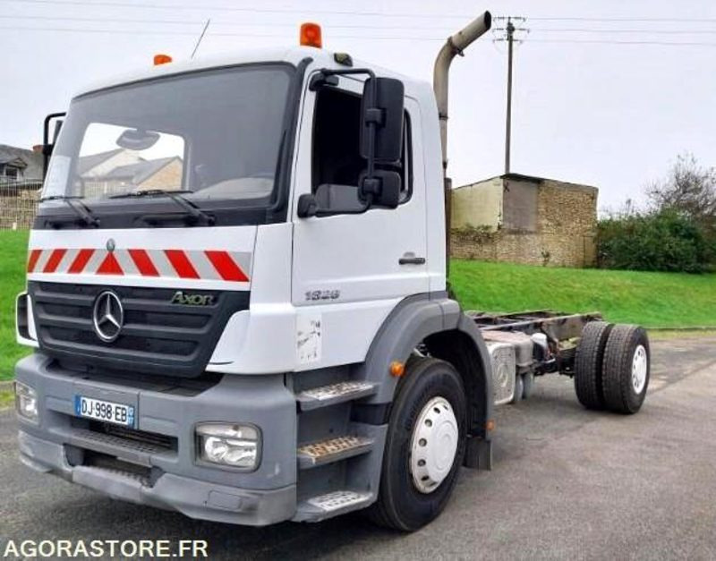 MERCEDES AXOR 1828N - 2002 / 578 610 KM - 驾驶室底盘卡车:图1 MERCEDES AXOR 1828N - 2002 / 578 610 KM - 驾驶室底盘卡车:图1