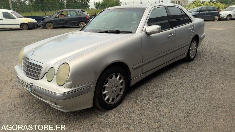 MERCEDES E220 CDI BOITE AUTO 1999 330000 KMS - 汽车:图1 MERCEDES E220 CDI BOITE AUTO 1999 330000 KMS - 汽车:图1