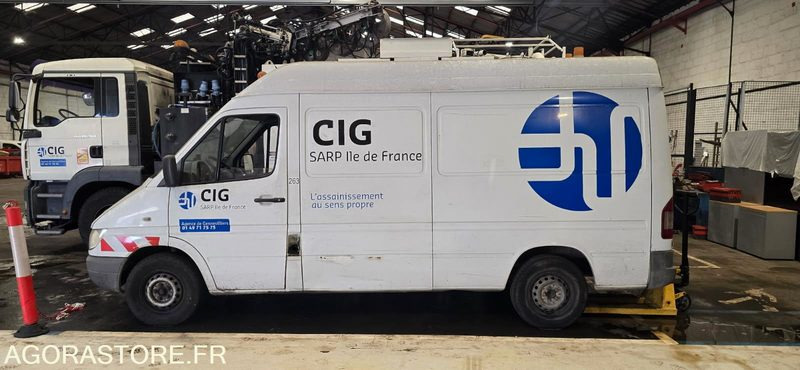 MERCEDES Sprinter fourgon 2006 175000Km Roulant sans CT PRO UNIQUEMENT - 无侧窗厢式货车:图4 MERCEDES Sprinter fourgon 2006 175000Km Roulant sans CT PRO UNIQUEMENT - 无侧窗厢式货车:图4