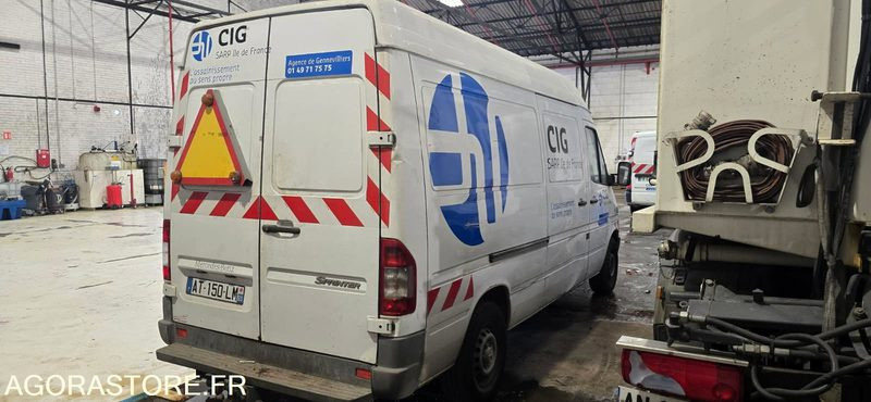MERCEDES Sprinter fourgon 2006 175000Km Roulant sans CT PRO UNIQUEMENT - 无侧窗厢式货车:图3 MERCEDES Sprinter fourgon 2006 175000Km Roulant sans CT PRO UNIQUEMENT - 无侧窗厢式货车:图3