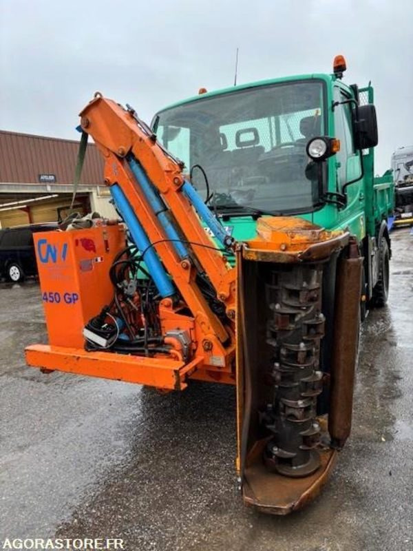 MERCEDES UNIMOG U300C VERSION COMMUNALE 2003 38210 KM + EPAREUSE CMV 450GP - 卡车:图2 MERCEDES UNIMOG U300C VERSION COMMUNALE 2003 38210 KM + EPAREUSE CMV 450GP - 卡车:图2