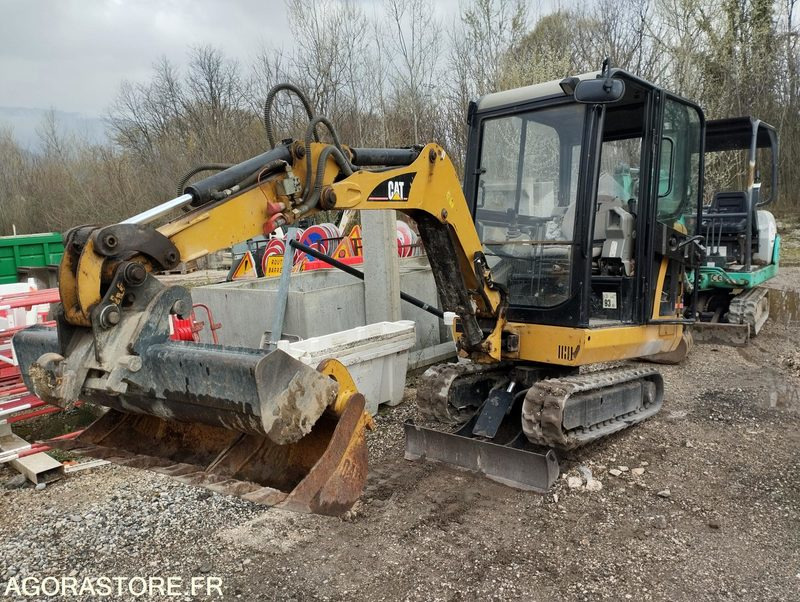 MINI PELLE CATERPILLAR 301-6C de 2011 n° CPJBB00644 - 小型挖掘机:图1 MINI PELLE CATERPILLAR 301-6C de 2011 n° CPJBB00644 - 小型挖掘机:图1