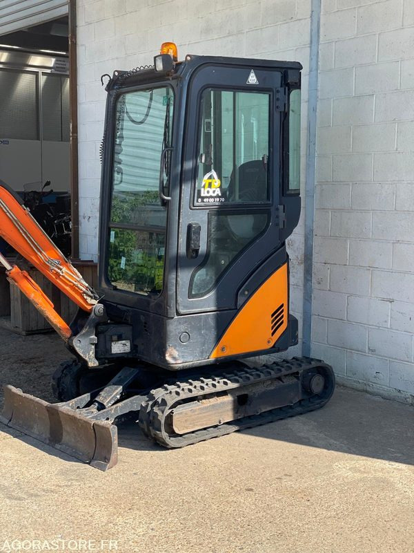 MINI-PELLE SUR CHENILLE CAOUTCHOUC HITACHI ZX17U-2 15CV 1.9T AVEC 3 GODETS - 挖掘机:图5 MINI-PELLE SUR CHENILLE CAOUTCHOUC HITACHI ZX17U-2 15CV 1.9T AVEC 3 GODETS - 挖掘机:图5