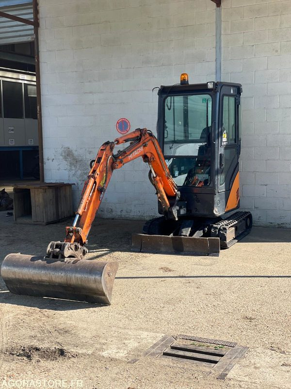 MINI-PELLE SUR CHENILLE CAOUTCHOUC HITACHI ZX17U-2 15CV 1.9T AVEC 3 GODETS - 挖掘机:图1 MINI-PELLE SUR CHENILLE CAOUTCHOUC HITACHI ZX17U-2 15CV 1.9T AVEC 3 GODETS - 挖掘机:图1