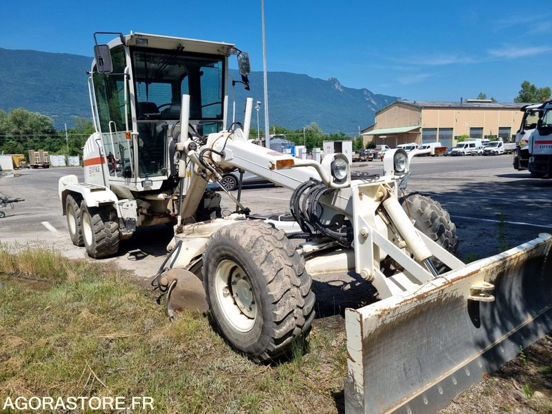 NIVELEUSE - NEW HOLLAND F106.7 - 2014 / 6195 Heures (M47110) - 平路机:图1 NIVELEUSE - NEW HOLLAND F106.7 - 2014 / 6195 Heures (M47110) - 平路机:图1
