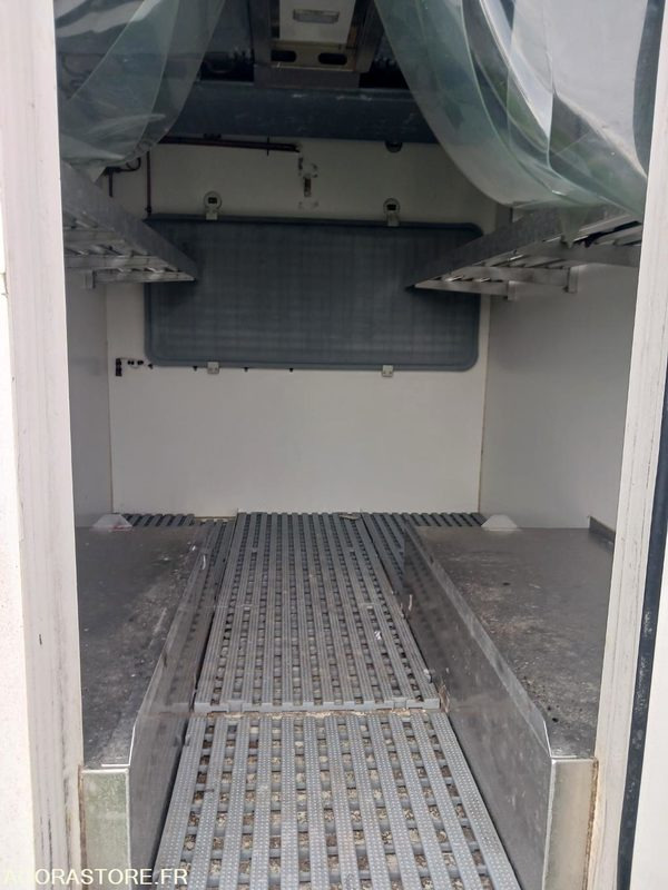 OPEL VIVARO FRIGORIFIQUE - 2017 - 159600KM - 冷藏货车:图4 OPEL VIVARO FRIGORIFIQUE - 2017 - 159600KM - 冷藏货车:图4