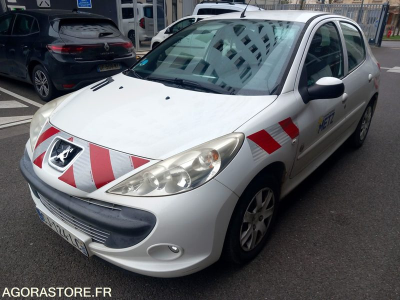 PEUGEOT 206+ 1.4i 73 cv - bon état - 103 800 km - SANS CT - CJ-124-LC - 汽车:图1 PEUGEOT 206+ 1.4i 73 cv - bon état - 103 800 km - SANS CT - CJ-124-LC - 汽车:图1