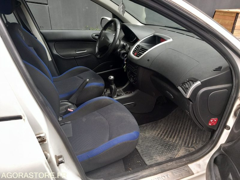 PEUGEOT 206+ 1.4i 73 cv - bon état - 103 800 km - SANS CT - CJ-124-LC - 汽车:图4 PEUGEOT 206+ 1.4i 73 cv - bon état - 103 800 km - SANS CT - CJ-124-LC - 汽车:图4