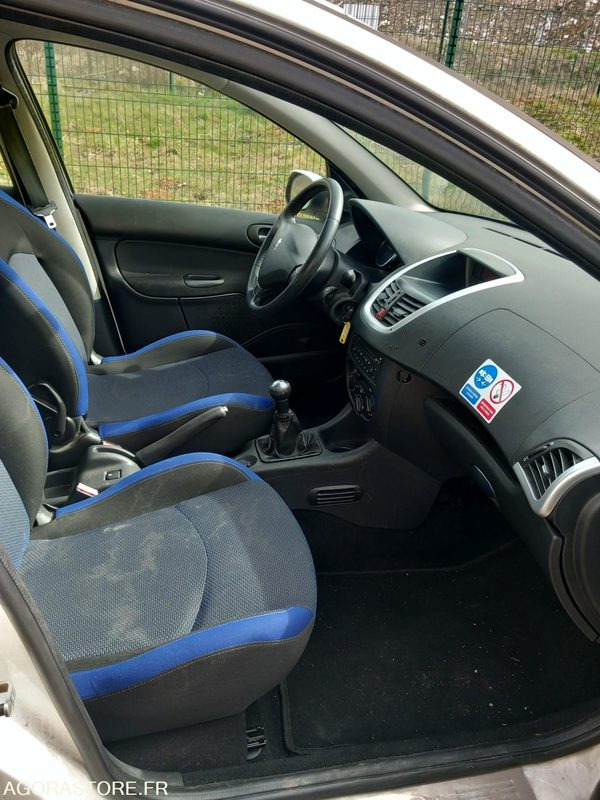 PEUGEOT 206+ 1.4i 73 cv - bon état - 93 000 km - SANS CT - CJ-112- LC - 汽车:图3 PEUGEOT 206+ 1.4i 73 cv - bon état - 93 000 km - SANS CT - CJ-112- LC - 汽车:图3