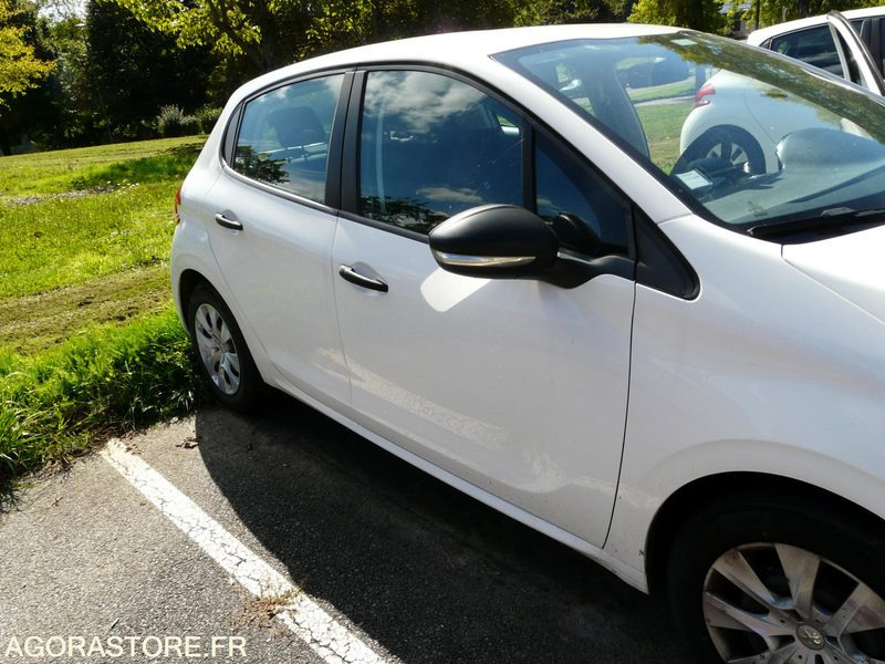 PEUGEOT 208 DX190CZ - 汽车:图2 PEUGEOT 208 DX190CZ - 汽车:图2