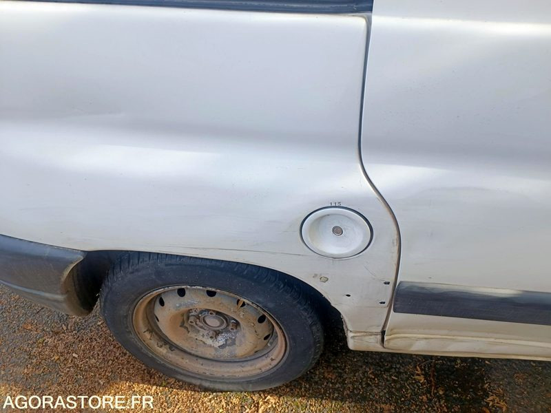 PEUGEOT PARTNER - 2006 - 223 941 km - 紧凑型面包车:图3 PEUGEOT PARTNER - 2006 - 223 941 km - 紧凑型面包车:图3