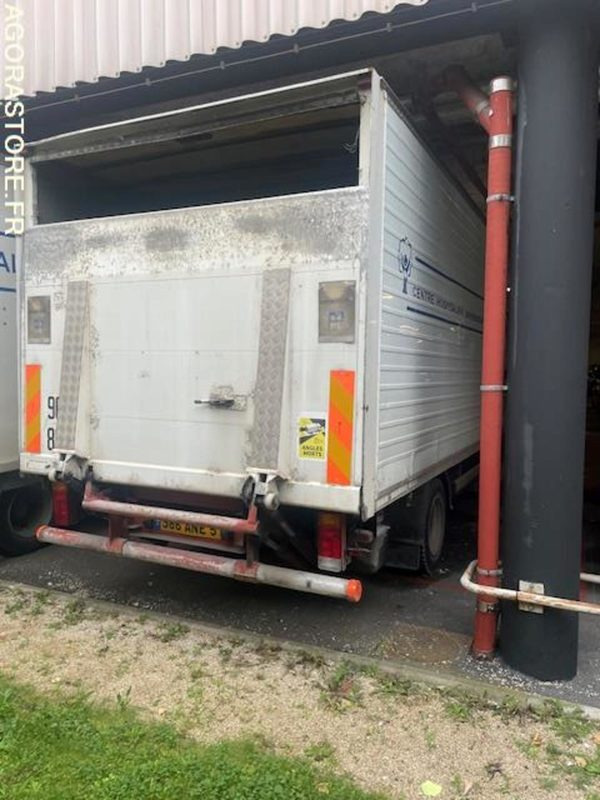 POID LOURD IVECO - 厢式卡车:图2 POID LOURD IVECO - 厢式卡车:图2